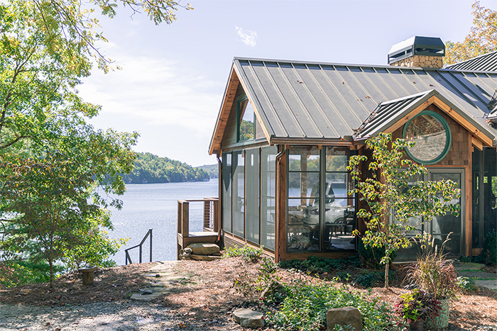 A unique cottage with a large sunroom overlooking the lake